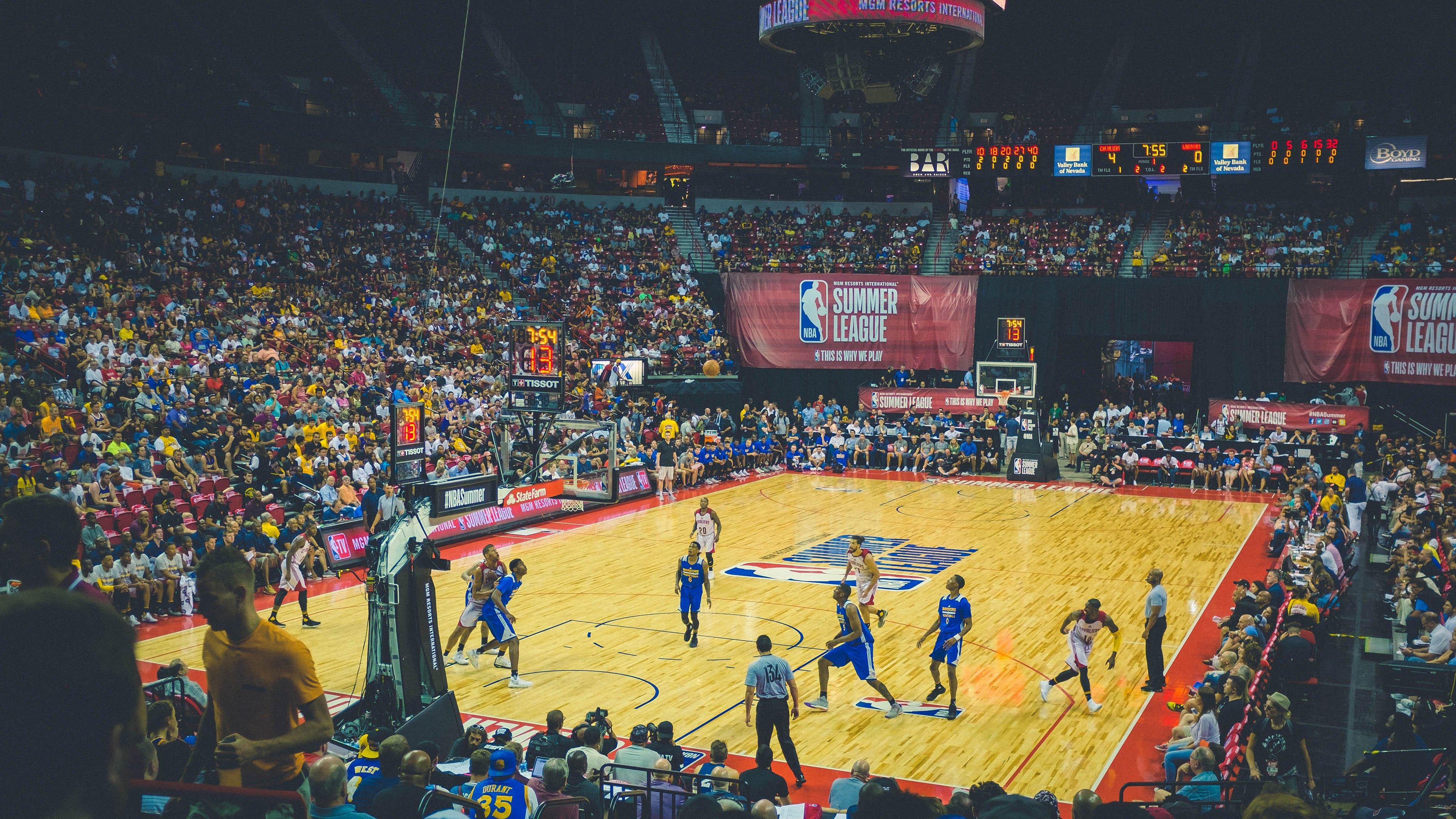 转会市场风云再起，豪门争夺战与新兴势力崛起