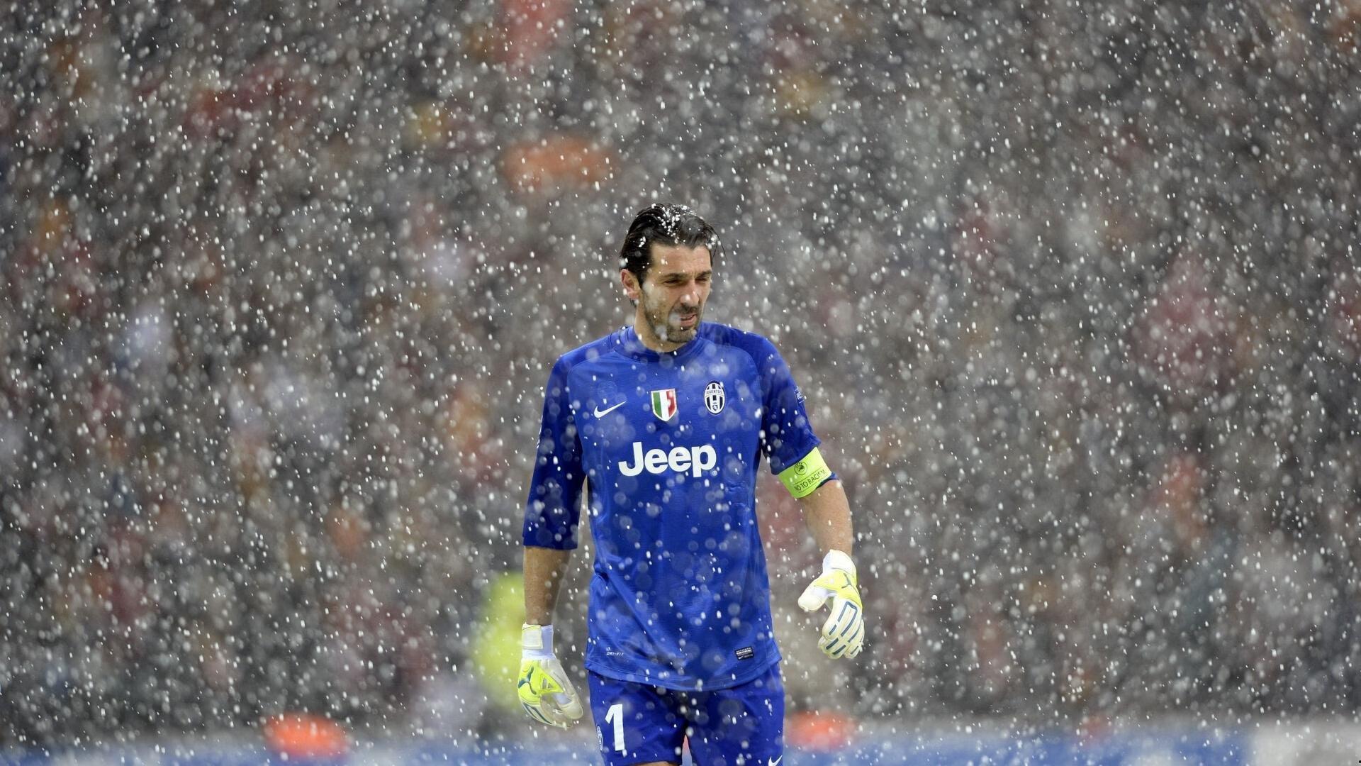 德甲联赛激战正酣，拜仁慕尼黑与多特蒙德上演巅峰对决