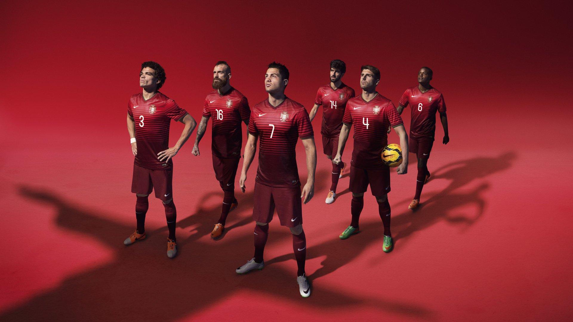 法国游泳名将打破尘封十年世界纪录 泳坛再掀狂潮